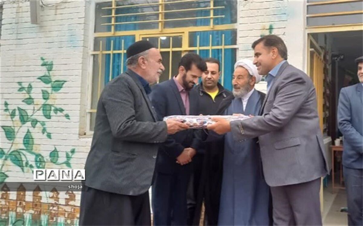 تجلیل از خیر مدرسه‌ساز در  دبستان شهدای شرودان و کروچ