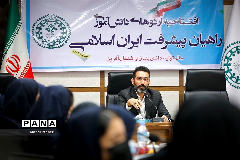کارگاه روایتگری اردوهای دانش‌آموزی راهیان پیشرفت ایران اسلامی
