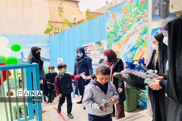 گرامیداشت یاد شهید‌حسین فهمیده با دل‌نوشته‌های دانش‌آموزان دبستان میر مطهری منطقه۱۳