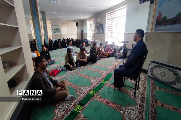 نشست صمیمی و اردوی تفریحی و تربیتی فرماندهان واحدهای بسیج دانش‌آموزی شهرستان رباط‌کریم و پرند در اردوگاه شهید‌باهنر