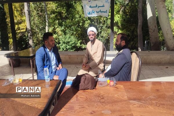 نشست صمیمی و اردوی تفریحی و تربیتی فرماندهان واحدهای بسیج دانش‌آموزی شهرستان رباط‌کریم و پرند در اردوگاه شهید‌باهنر