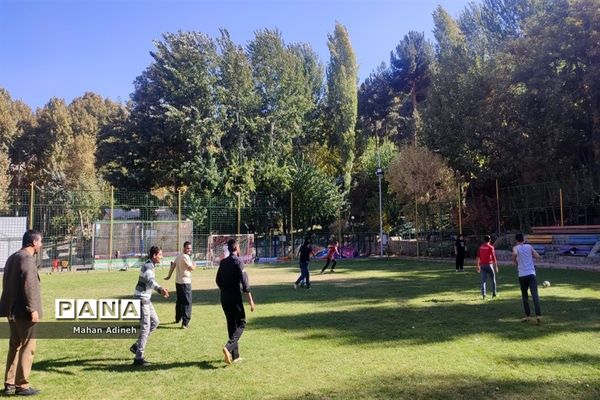 نشست صمیمی و اردوی تفریحی و تربیتی فرماندهان واحدهای بسیج دانش‌آموزی شهرستان رباط‌کریم و پرند در اردوگاه شهید‌باهنر