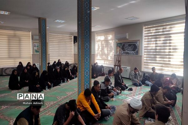 نشست صمیمی و اردوی تفریحی و تربیتی فرماندهان واحدهای بسیج دانش‌آموزی شهرستان رباط‌کریم و پرند در اردوگاه شهید‌باهنر