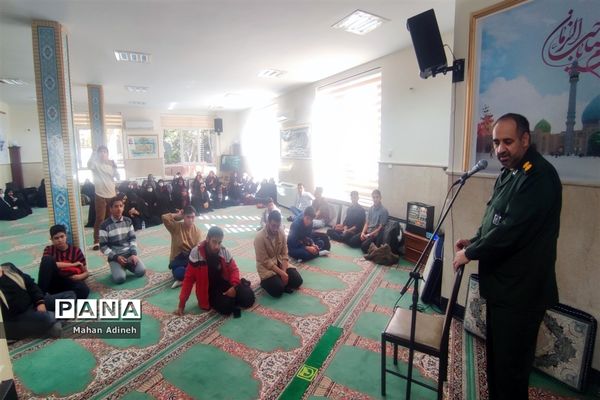 نشست صمیمی و اردوی تفریحی و تربیتی فرماندهان واحدهای بسیج دانش‌آموزی شهرستان رباط‌کریم و پرند در اردوگاه شهید‌باهنر