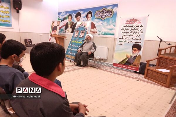 نشست تشکل‌های دانش‌آموزی با امام جمعه کاشمر