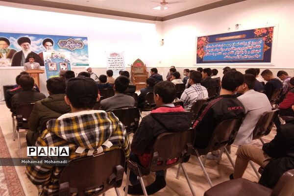 نشست تشکل‌های دانش‌آموزی با امام جمعه کاشمر