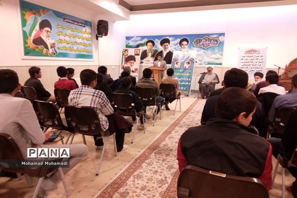 نشست تشکل‌های دانش‌آموزی با امام جمعه کاشمر