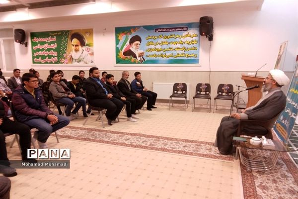 نشست تشکل‌های دانش‌آموزی با امام جمعه کاشمر