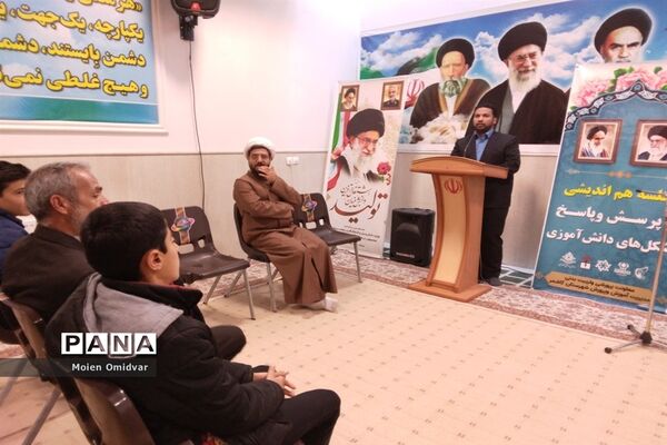 نشست تشکل‌های دانش‌آموزی با امام جمعه کاشمر