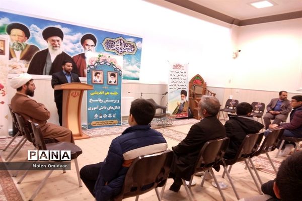 نشست تشکل‌های دانش‌آموزی با امام جمعه کاشمر