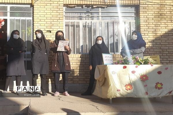 شورای دانش‌آموزی در دبیرستان دخترانه حضرت رقیه