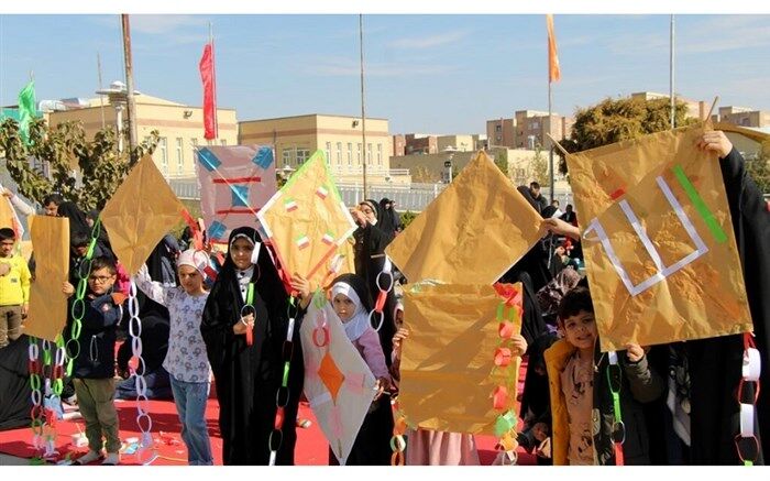 جشن آسمانی پرواز بادبادکها در قم