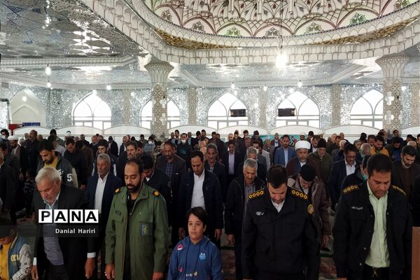 حضور دانش‌آموزان دبیرستان شهیدصادقی در نماز جمعه نایین