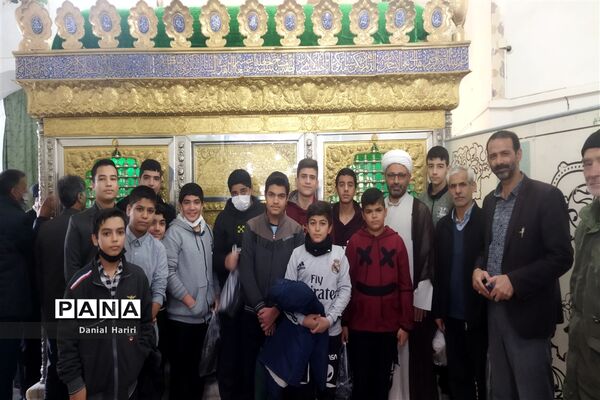 حضور دانش‌آموزان دبیرستان شهیدصادقی در نماز جمعه نایین