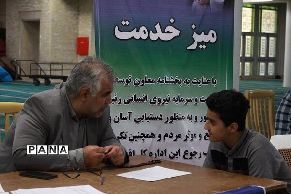 دیدار مردمی مدیرکل آموزش و پرورش استان در حاشیه نماز جمعه زنجان