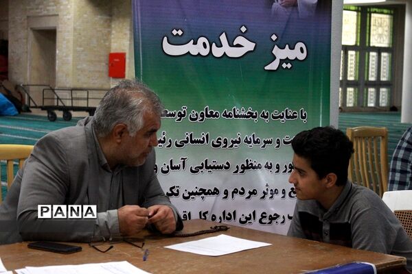 دیدار مردمی مدیرکل آموزش و پرورش استان در حاشیه نماز جمعه زنجان