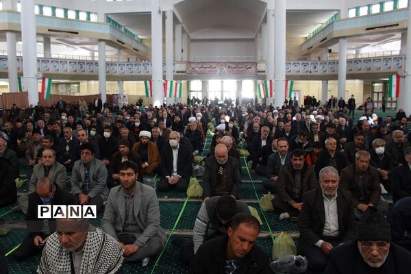 دیدار مردمی مدیرکل آموزش و پرورش استان در حاشیه نماز جمعه زنجان
