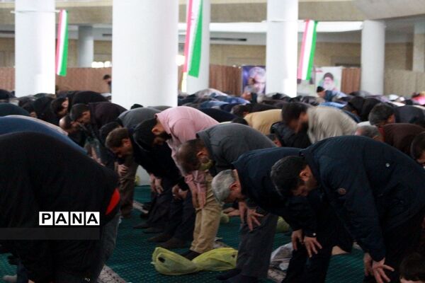 دیدار مردمی مدیرکل آموزش و پرورش استان در حاشیه نماز جمعه زنجان