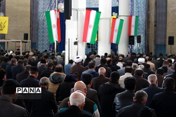 دیدار مردمی مدیرکل آموزش و پرورش استان در حاشیه نماز جمعه زنجان