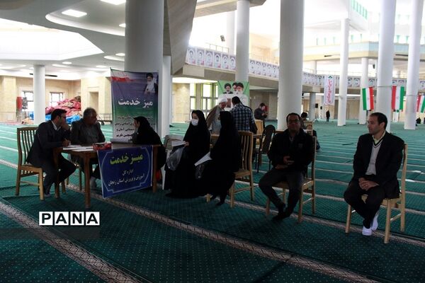 دیدار مردمی مدیرکل آموزش و پرورش استان در حاشیه نماز جمعه زنجان
