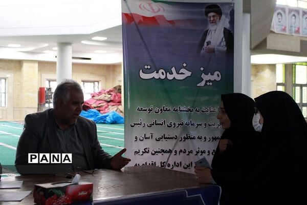 دیدار مردمی مدیرکل آموزش و پرورش استان در حاشیه نماز جمعه زنجان