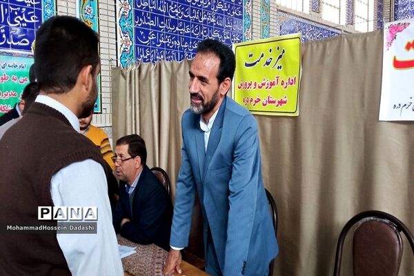برپایی میز خدمت اداره آموزش و پرورش شهرستان خرمدره در حاشیه نماز جمعه