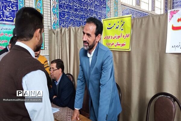برپایی میز خدمت اداره آموزش و پرورش شهرستان خرمدره در حاشیه نماز جمعه