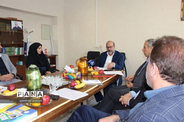 جلسه تدوین برنامه های راهبردی حوزه معاونت پرورشی در سازمان دانش آموزی کرمانشاه
