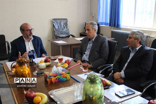 جلسه تدوین برنامه های راهبردی حوزه معاونت پرورشی در سازمان دانش آموزی کرمانشاه