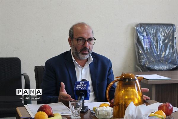 جلسه تدوین برنامه های راهبردی حوزه معاونت پرورشی در سازمان دانش آموزی کرمانشاه