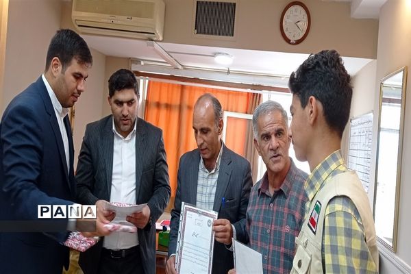 جلسه تقدیر و تشکر از برگزیدگان و عوامل اجرایی مراسم روز دانش‌آموز استان لرستان