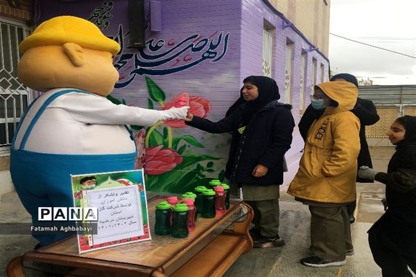 تقدیر از دانش‌آموزان دبیرستان مرضیه از سوی شرکت ملی گاز ایران