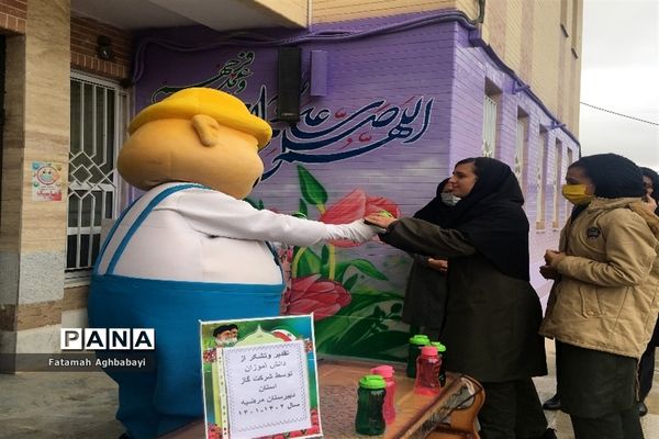 تقدیر از دانش‌آموزان دبیرستان مرضیه از سوی شرکت ملی گاز ایران