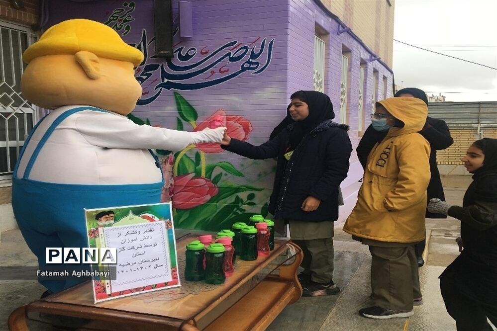 تقدیر از دانش‌آموزان دبیرستان مرضیه از سوی شرکت ملی گاز ایران