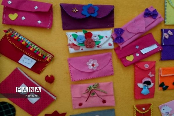 نمایشگاه دست‌سازه‌های دانش‌آموزان دبستان شیخ مرتضی انصاری منطقه ۱۳