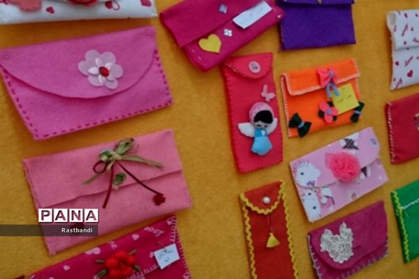 نمایشگاه دست‌سازه‌های دانش‌آموزان دبستان شیخ مرتضی انصاری منطقه ۱۳