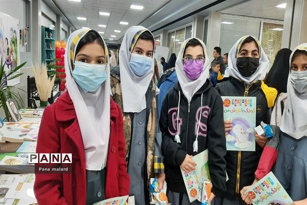 افتتاح نمایشگاه کتاب در فرهنگسرای بعثت صفادشت