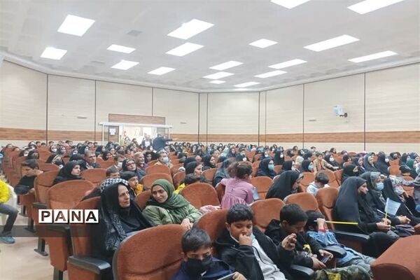 برگزاری همایش خانواده شاد در اردستان