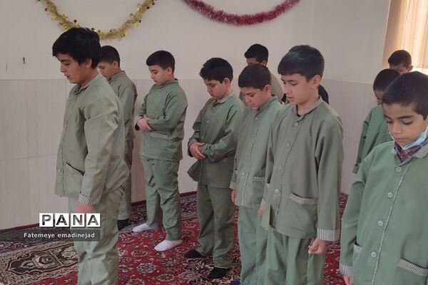 برگزاری نماز جماعت در مدارس رودهن