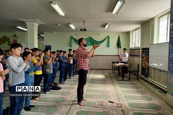 برگزاری نماز جماعت در مدارس رودهن