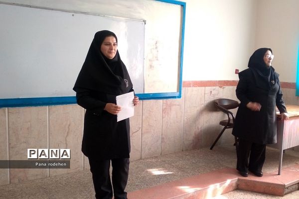 نشست کارکنان هنرستان مبتکران رودهن با اعضای انجمن اولیا و مربیان مدرسه