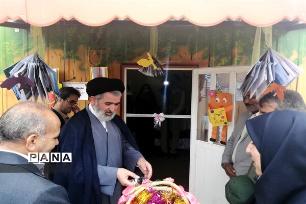 مراسم هفته کتابخوانی در دبستان علامه‌حلی