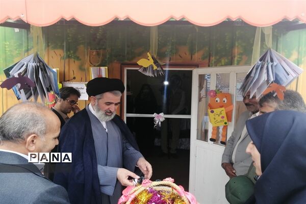 مراسم هفته کتابخوانی در دبستان علامه‌حلی