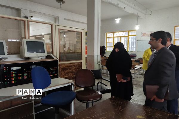 بازدید مدیر آموزش و پرورش ناحیه چهار شیراز از هنرستان ماندگار و نمونه دولتی طالقانی