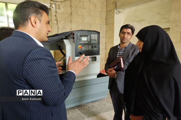 بازدید مدیر آموزش و پرورش ناحیه چهار شیراز از هنرستان ماندگار و نمونه دولتی طالقانی