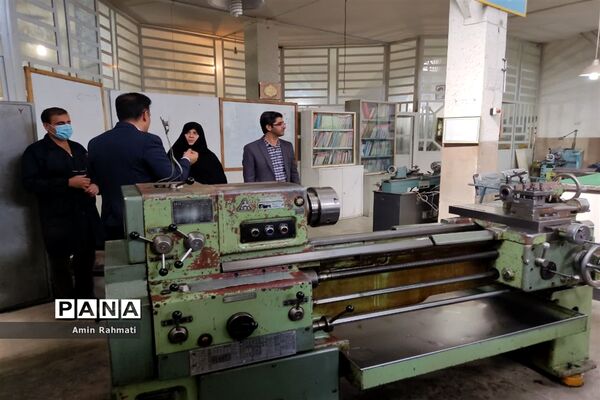 بازدید مدیر آموزش و پرورش ناحیه چهار شیراز از هنرستان ماندگار و نمونه دولتی طالقانی