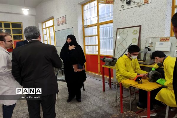 بازدید مدیر آموزش و پرورش ناحیه چهار شیراز از هنرستان ماندگار و نمونه دولتی طالقانی