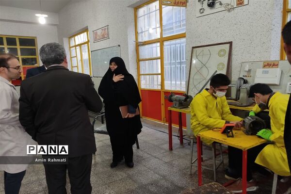 بازدید مدیر آموزش و پرورش ناحیه چهار شیراز از هنرستان ماندگار و نمونه دولتی طالقانی