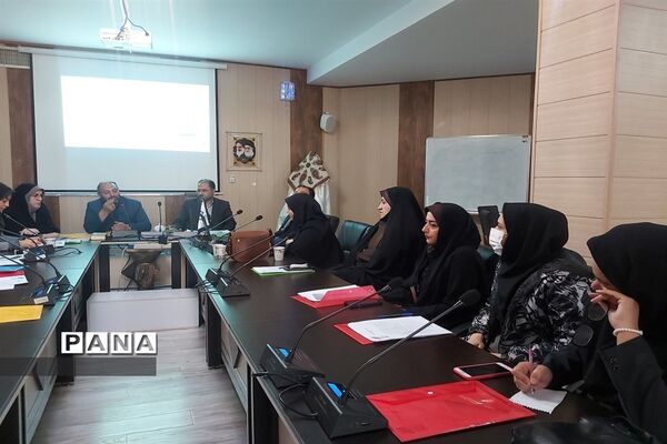 نشست هم‌اندیشی کارشناسان اداره فرهنگی و هنری استان البرز