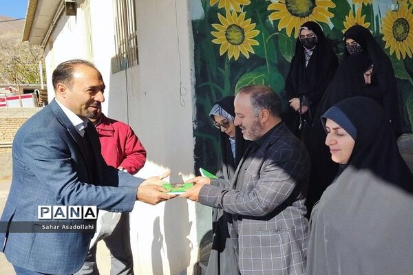 استقرار کتابخانه سیار در دبستان شهید‌غلامی «آرو» دماوند
